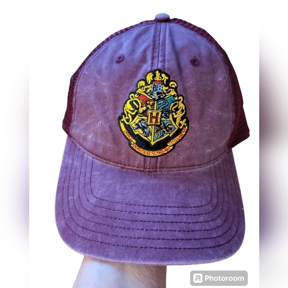 NWT Harry Potter Hogwarts Cap , adjustable adult trucker hat - Picture 9 of 16